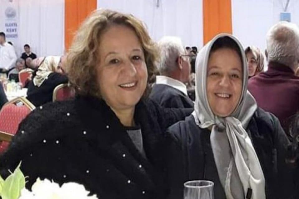 Antalya'nın Alanya il&ccedil;esinde ikiz kardeşler Ayşe Demirel ve Şeyda Berber
