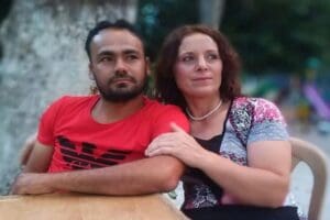 Denzil'de, 2 &ccedil;ocuk annesi ve ikiz bebeklerine 5 aylık hamile