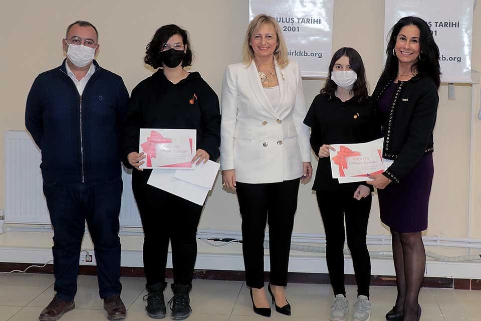 İzmir Kadın Kuruluşları Birliği (İKKB) tarafından Işılay Saygın anısına bu