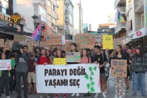 Tüm dünyada milyonlarca iklim aktivisti, Küresel İklim Grevi için sosyal