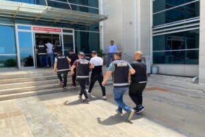 İzmir'in &Ouml;demiş il&ccedil;esinde tanıştığı bir kadın tarafından ikram edilen su