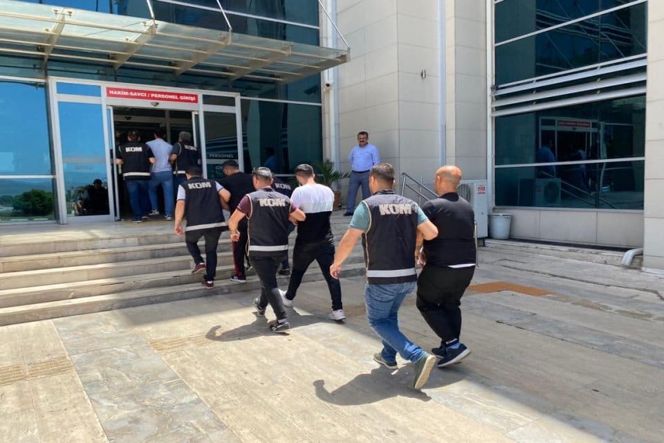 İzmir'in &Ouml;demiş il&ccedil;esinde tanıştığı bir kadın tarafından ikram edilen su