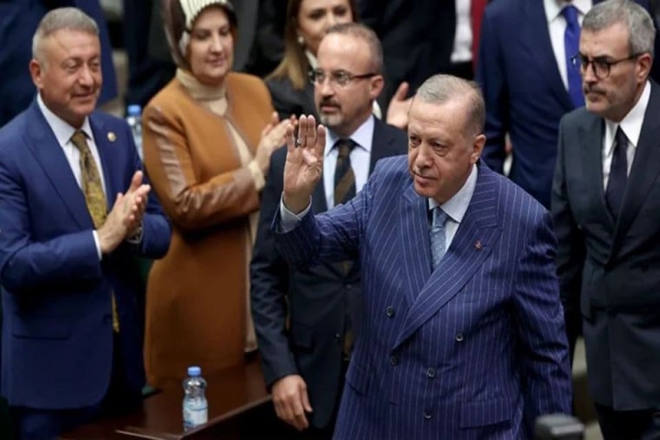 İktidara yakınlığıyla bilinen H&uuml;rriyet yazarı Abdulkadir Selvi, AK Parti'nin 2023