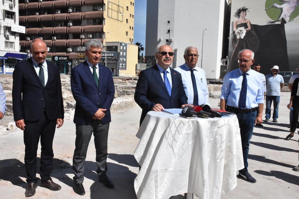 İzmir İktisat Kongresi'nin yıkılan binası, valilik &ouml;nderliğinde kongrenin 100'&uuml;nc&uuml; yılında