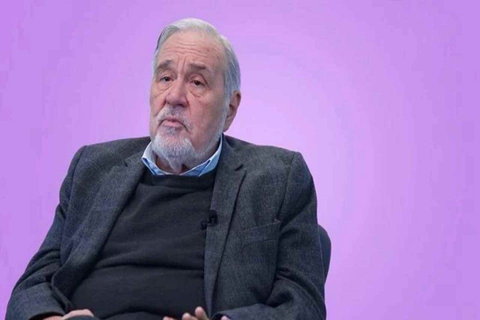 Tarih&ccedil;i Prof. Dr.&nbsp;İlber Ortaylı,&nbsp;depremzede &ccedil;ocukların yetiştirme yurduna alınması konusunda,&nbsp;"Hi&ccedil; kalkıp