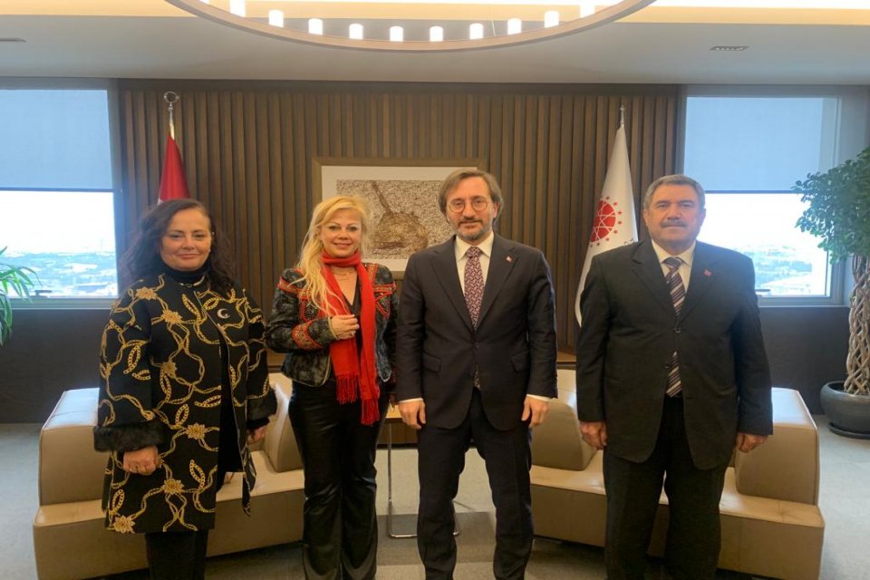 İzmir Gazeteciler Cemiyeti Başkanı Dilek Gappi ile İzmir&rsquo;de g&uuml;nl&uuml;k yayın