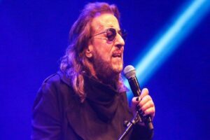 T&uuml;rk Pop M&uuml;ziği'nin efsane ismi İlhan İrem 67 yaşında tedavi