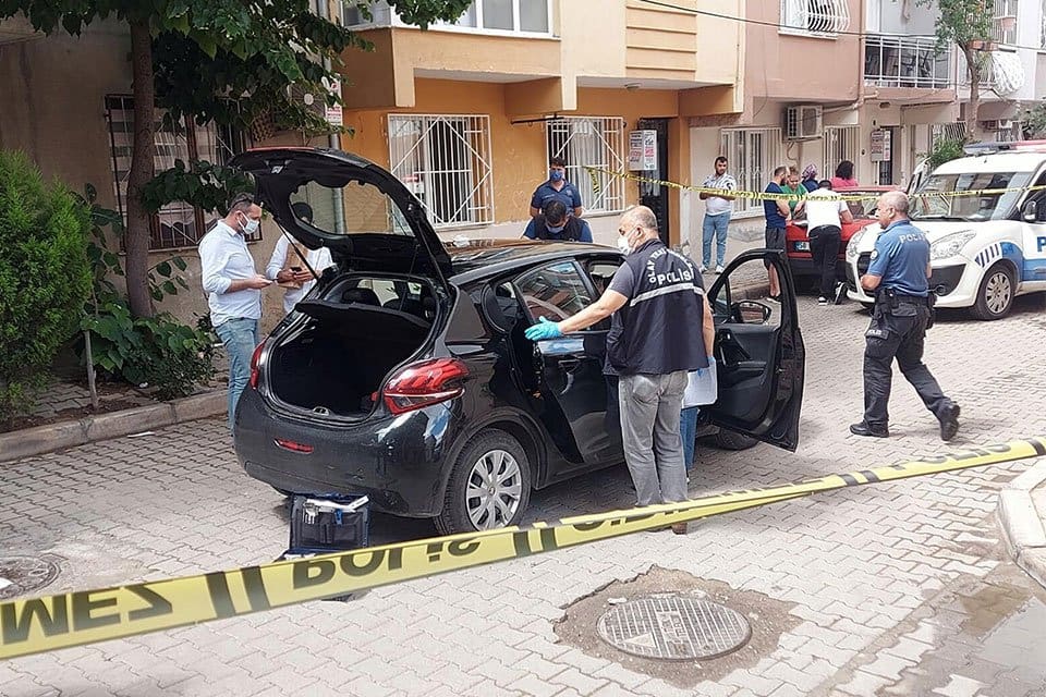 İzmir'in Buca il&ccedil;esinde Volkan K. (32) ile Fatma K.'nin (37)