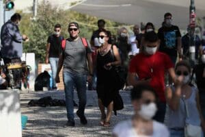 Bakan Koca,&nbsp;illere g&ouml;re&nbsp;100 bin kişide haftalık vaka sayılarını a&ccedil;ıkladı. Vaka