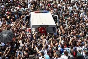 Ge&ccedil;tiğimiz g&uuml;nlerde hayatını kaybeden T&uuml;rk Sineması'nın efsane ismi C&uuml;neyt Arkın'ın