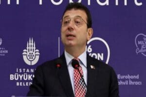 İstanbul B&uuml;y&uuml;kşehir Belediyesi Başkanı&nbsp;Ekrem İmamoğlu, Kasımpaşa il&ccedil;esindeki Divanhane&rsquo;nin Ulaştırma ve