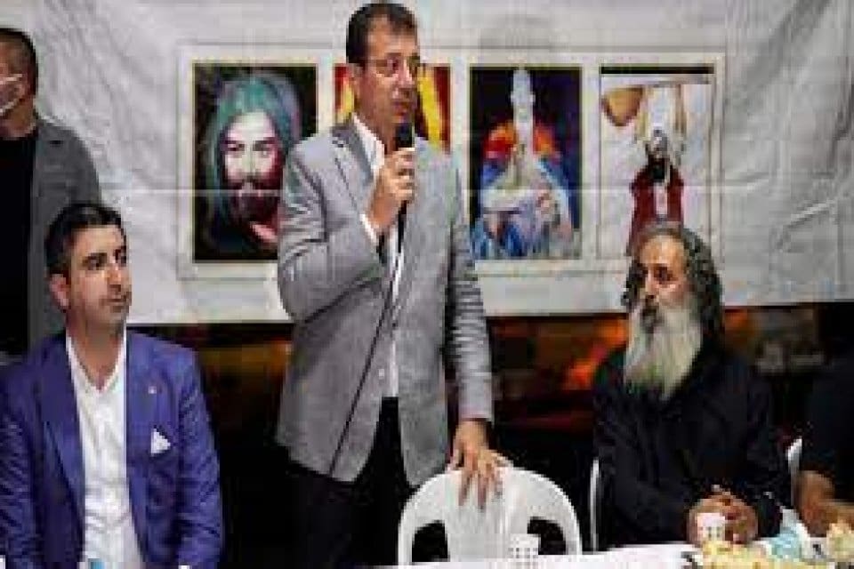 İBB Başkanı Ekrem İmamoğlu, kendi il&ccedil;e belediye başkanlığı d&ouml;neminde yapımına