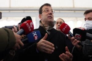 İstanbul B&uuml;y&uuml;kşehir Belediye (İBB) Başkanı Ekrem İmamoğlu, b&uuml;t&uuml;n metrob&uuml;s duraklarına,