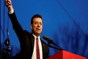 İBB Başkanı Ekrem İmamoğlu, evlenecek &ccedil;iftlere 7 bin lira destek