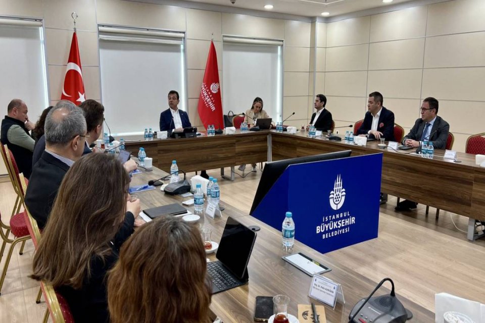 İmamoğlu, seçimlerinde veri giriş işlemi tamamlanmak üzereyken yaptığı açıklamada, "Ankara’da sabaha