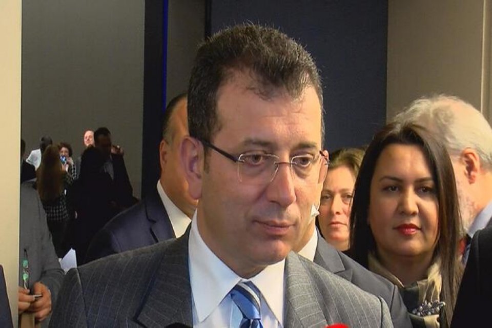 İBB Başkanı Ekrem İmamoğlu, Y&uuml;ksek Se&ccedil;im Kurulu (YSK) &uuml;yelerine 'alenen