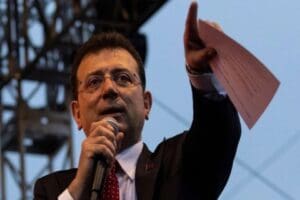 Ekrem İmamoğlu, İ&ccedil;işleri Bakanlığı'nın İstanbul B&uuml;y&uuml;kşehir Belediyesi'ne (İBB) y&ouml;nelik ter&ouml;r
