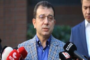 İstanbul B&uuml;y&uuml;kşehir Belediye Başkanı Ekrem İmamoğlu, FOX TV'de İsmail K&uuml;&ccedil;&uuml;kkaya'nın