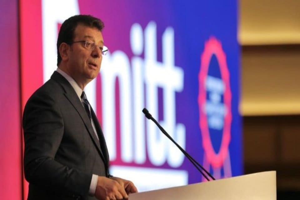 Kamuoyunun g&uuml;ndemine skandallara gelen Kızılay&rsquo;ın topladığı kan bağışlarının d&uuml;şmesi nedeniyle
