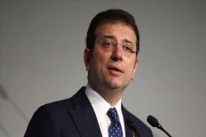 İstanbul B&uuml;y&uuml;kşehir Belediye Başkanı Ekrem İmamoğlu, kendisine y&ouml;neltilen 'eleştirilere' yanıt