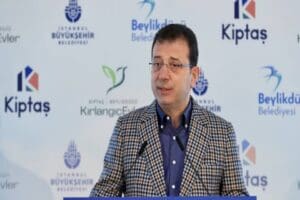 İstanbul B&uuml;y&uuml;kşehir Belediyesi (İBB) Başkanı Ekrem İmamoğlu, Ulaşım Koordinasyon Merkezi