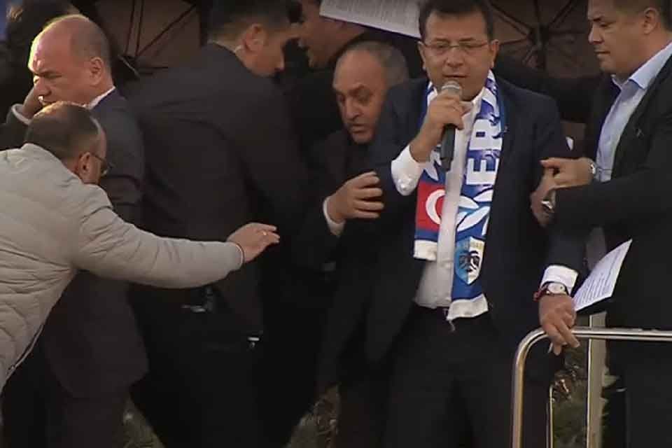 İmamoğlu, olay sırasında alanda duran polislere yardım istedi, ancak polisler