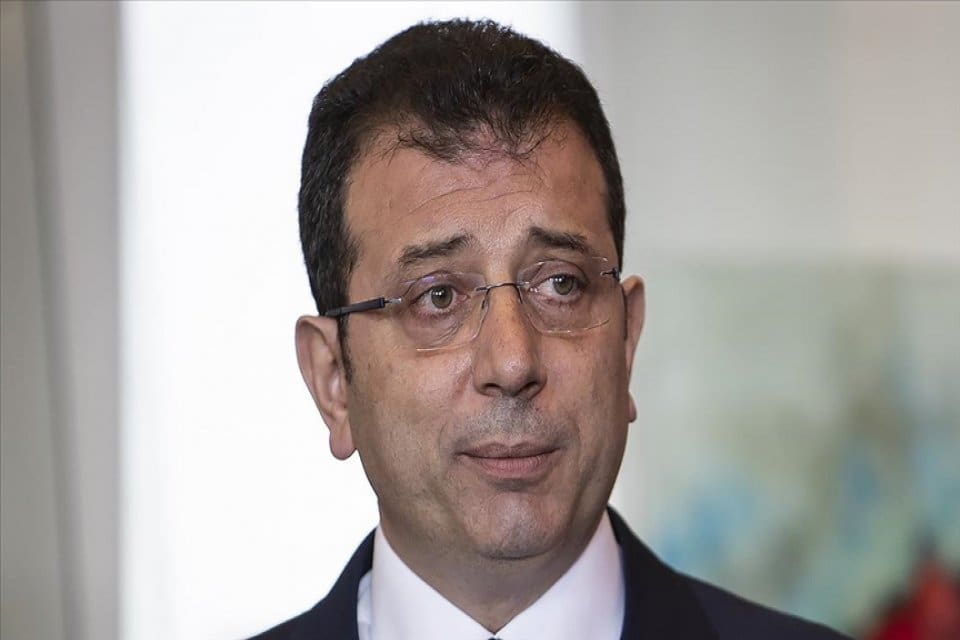 İBB Başkanı İmamoğlu'nun YSK &uuml;yelerine hakaret iddiasıyla yargılandığı davada ertelendi.