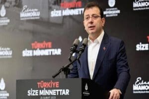 İBB Başkanı Ekrem İmamoğlu, deprem b&ouml;lgesindeki g&ouml;revleri tamamladıktan sonra İstanbul&rsquo;a