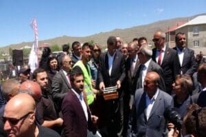 Partisinin Belediye Başkanları &Ccedil;alıştayı'na katılmak i&ccedil;in Van'a gelen İBB Başkanı