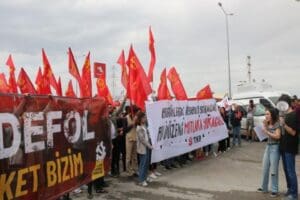 T&uuml;rkiye Kom&uuml;nist Gen&ccedil;liği (TKG) bug&uuml;n Adana İncirlik'teki Amerikan &uuml;ss&uuml; &ouml;n&uuml;nde