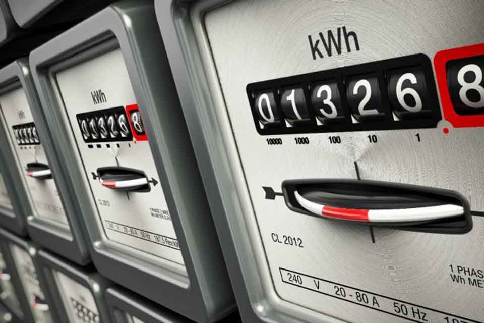 Elektriğe yapılan peş peşe zamlar tüketicileri çarparken ticari işletmelerde indirimli