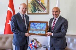 İngiltere B&uuml;y&uuml;kel&ccedil;isi Dominick Chilcott, İzmir B&uuml;y&uuml;kşehir Belediye Başkanı Tun&ccedil; Soyer&rsquo;i