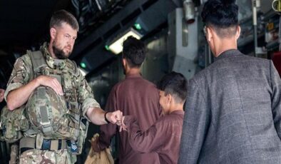 İngiltere'den flaş Afganistan kararı