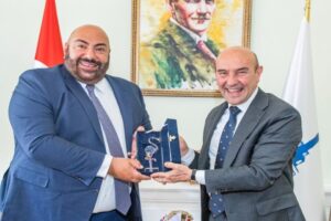 İngiltere’nin İstanbul Başkonsolosu Kenan Poleo, İzmir Büyükşehir Belediye Başkanı Tunç