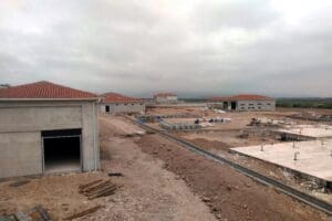 İzmir'in Fo&ccedil;a il&ccedil;esinde, yaklaşık 8 ay &ouml;nce inşaat halindeki bir