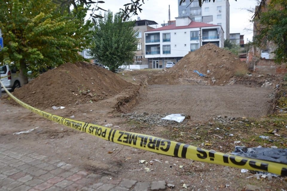 Aydın'da, inşaat kazısında insana ait olduğu değerlendirilen kafatası ve kemikler