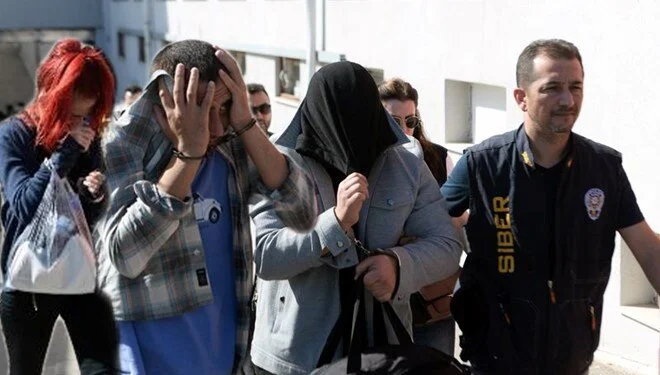 Adana'da&nbsp;hackledikleri e-ticaret sitesi &uuml;zerinden 15 milyon liralık vurgun yapan su&ccedil;
