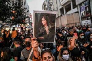 İran'daki rejim karşıtı g&ouml;sterilerde hayatını kaybedenlerin sayısı 35'e y&uuml;kseldi İran