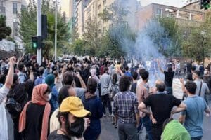 İran'da Mahsa Emini'nin &ouml;l&uuml;m&uuml;n&uuml;n ardından patlak veren protestolar, iki g&uuml;n&uuml;n