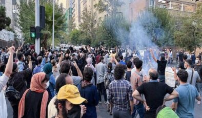 İran’da halk yeniden sokakta! Güvenlik güçlerinden sert müdahale