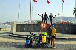 İran'da kaynak ustalığı yapan Amir Jabari (30) ile mimar arkadaşı