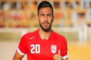 İranlı futbolcu Amir Reza Nazr Azadani'ye, &ldquo;Allah&rsquo;a d&uuml;şmanlık&rdquo; su&ccedil;lamasıyla 16