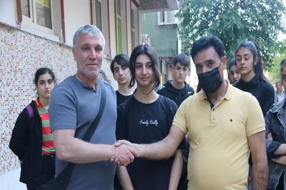 Tekvando ma&ccedil;ını kaybettiği i&ccedil;in antren&ouml;r&uuml;n&uuml;n tokat attığı 17 yaşındaki İrem