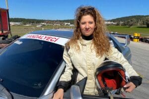 İzmir'de iş kadını Evren Girgin (44), &lsquo;Rallycross Şampiyonası'na hazırlanıyor. Yarış