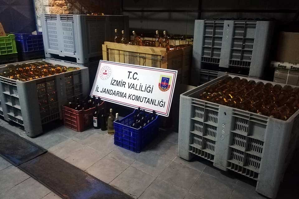 İzmir'in Kemalpaşa il&ccedil;esinde bir iş yerine jandarmanın operasyonunda 13 bin
