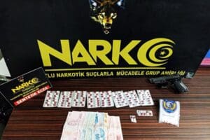 Manisa'nın Turgutlu il&ccedil;esindeki&nbsp;iş yerinde sentetik ecza hap sattığı belirlenen U.B.
