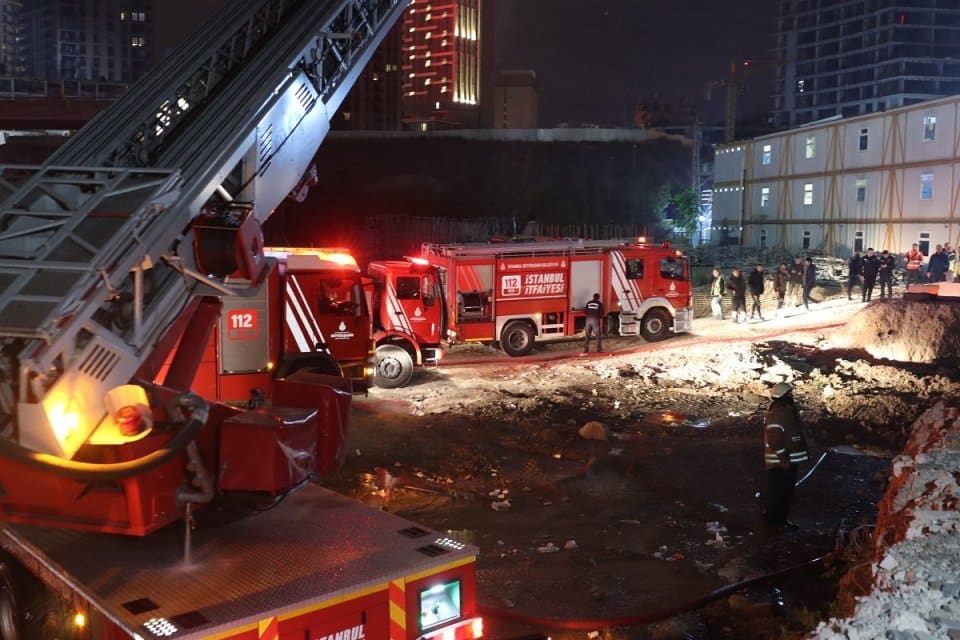 &Uuml;mraniye'nin Finanskent Mahallesi'ndeki inşaatların şantiyesinde &ccedil;alışan iş&ccedil;ilerin kaldığı konteyner evlerde