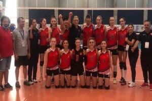 İşitme Engelliler Kadın Voleybol Milli Takımı,&nbsp;D&uuml;nya Şampiyonası&nbsp;finalinde&nbsp;İtalya'yı 3-2 yenerek altın