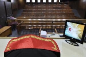 Van B&ouml;lge Adliye Mahkemesi 2. Ceza Dairesi, meslekten ihra&ccedil; edilen