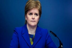İsko&ccedil;ya B&ouml;lgesel H&uuml;k&uuml;meti Başbakanı Nicola Sturgeon g&ouml;revinden istifa ettiğini a&ccedil;ıkladı